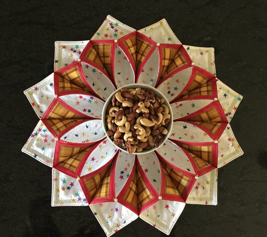 Fold N Stitch Wreath Pattern From Poorhouse Quilt Designs